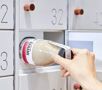 手続きや自分のボトルを探さずに受け取ることのできる即時性を実現した